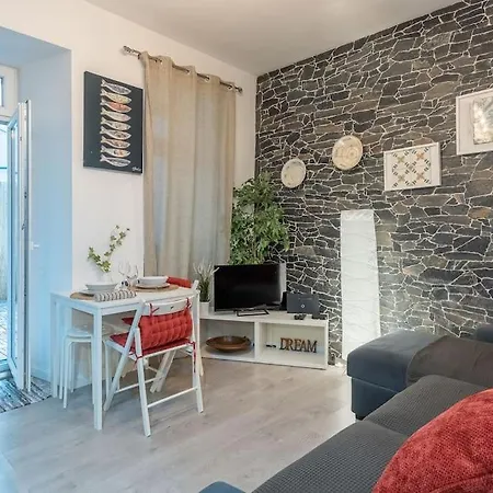 Modern Rustic Apartment In Graca-3